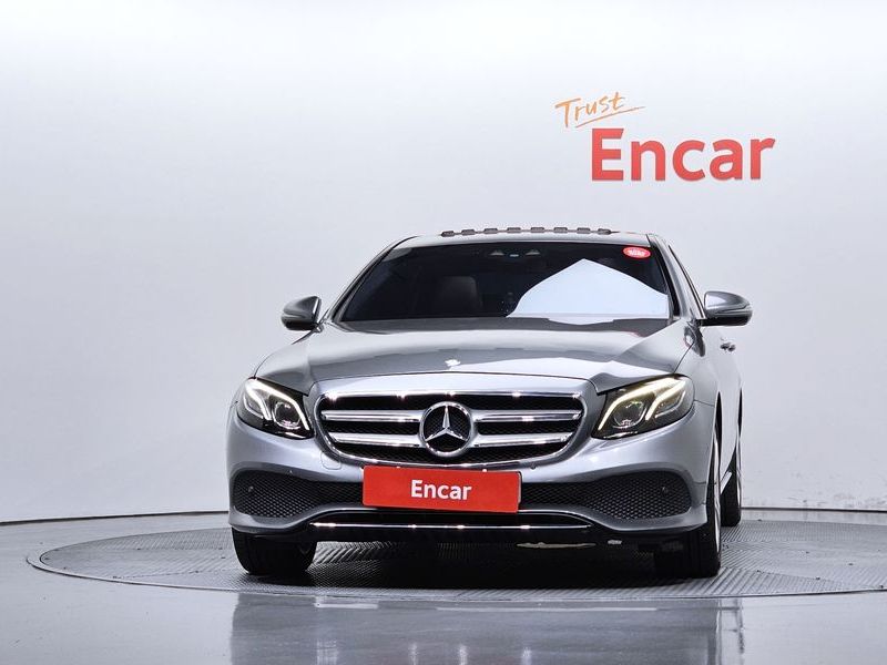 2017 Mercedes-Benz E-Class W213 E200 Avantgarde photo 3