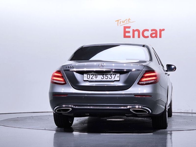 2017 Mercedes-Benz E-Class W213 E200 Avantgarde photo 4