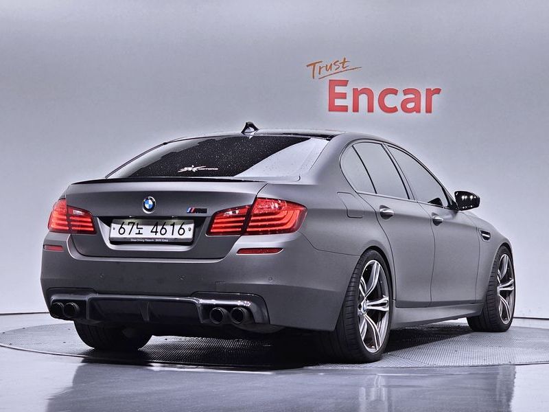 2015 BMW M5 Sedan photo 2