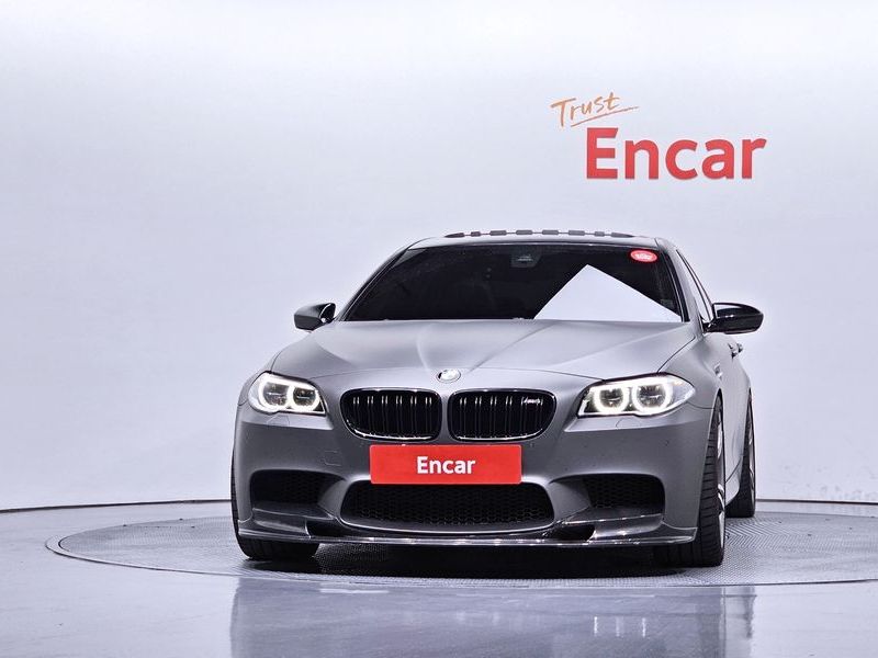2015 BMW M5 Sedan photo 3
