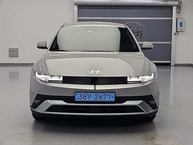 2025 Hyundai Ioniq 5 NE Long Range Exclusive photo 2