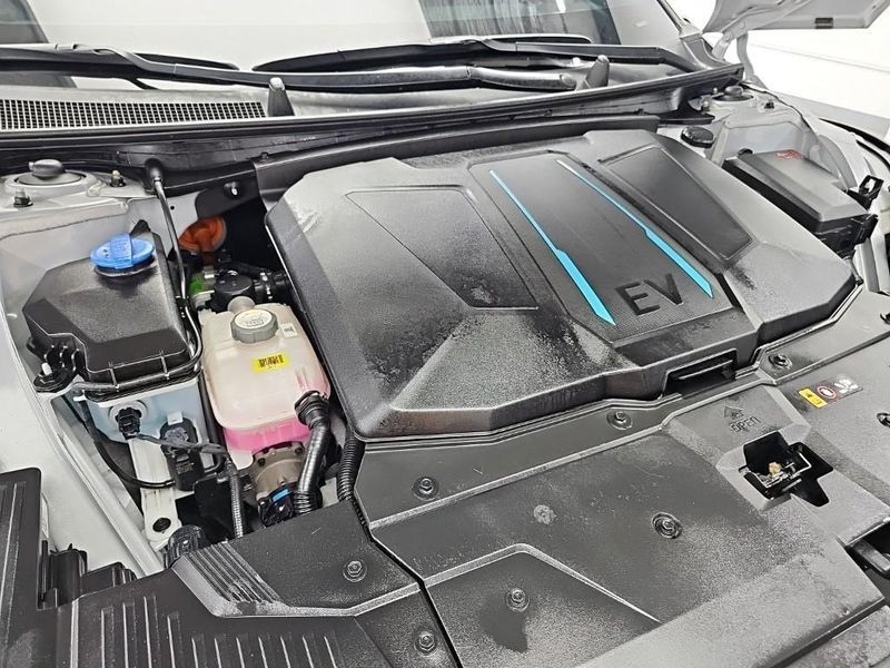 2025 Hyundai Ioniq 5 NE Long Range Exclusive photo 5