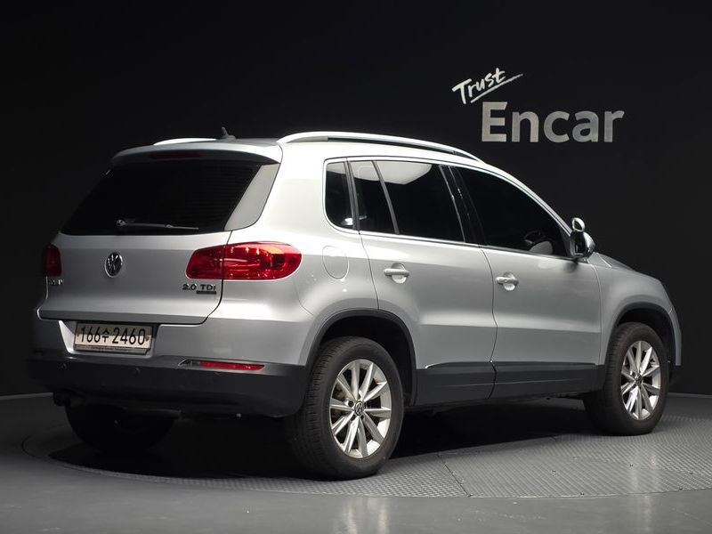 2015 Volkswagen New Tiguan 2.0 TDI Comfort 5N photo 2