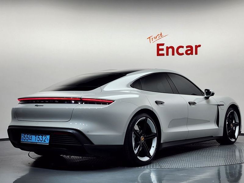 2022 Porsche Taycan Y1A Base photo 2