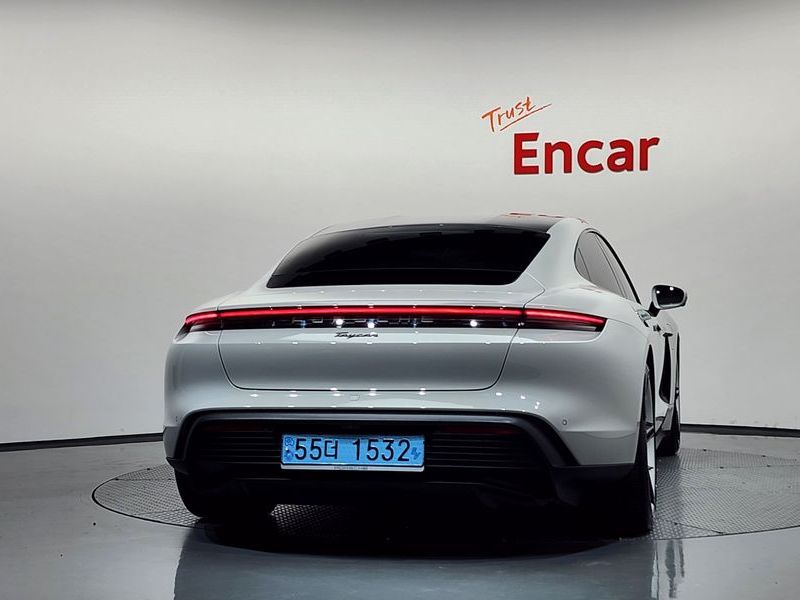 2022 Porsche Taycan Y1A Base photo 4