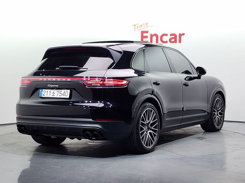 2019 Porsche Cayenne 3.0 photo 2