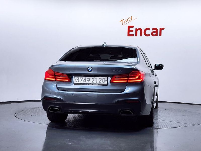 2019 BMW 5 Series 530i M Sport Package Plus photo 4
