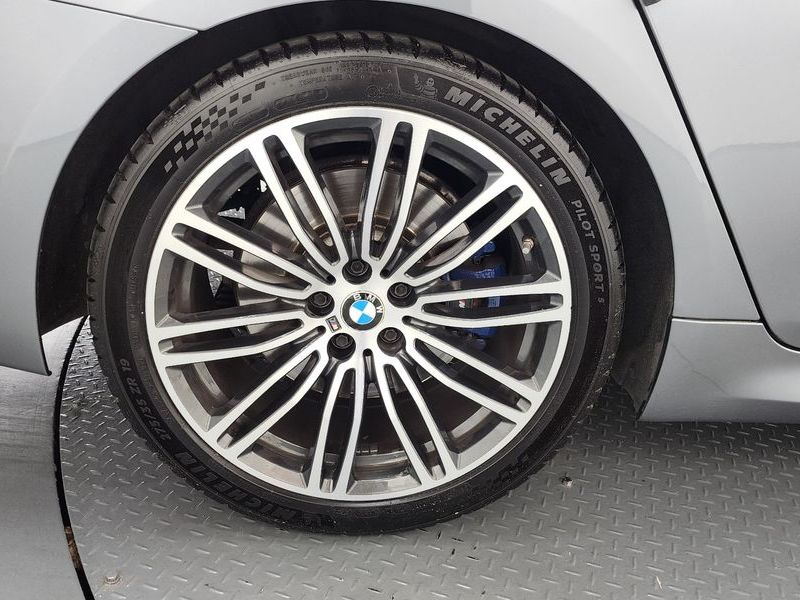 2019 BMW 5 Series 530i M Sport Package Plus photo 5