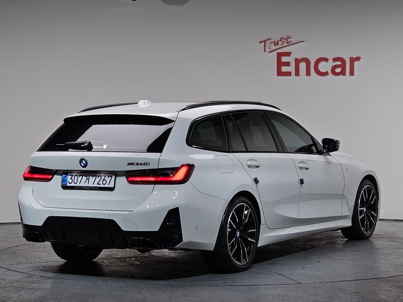 2025 BMW 3 Series M340i xDrive Touring Pro photo 2