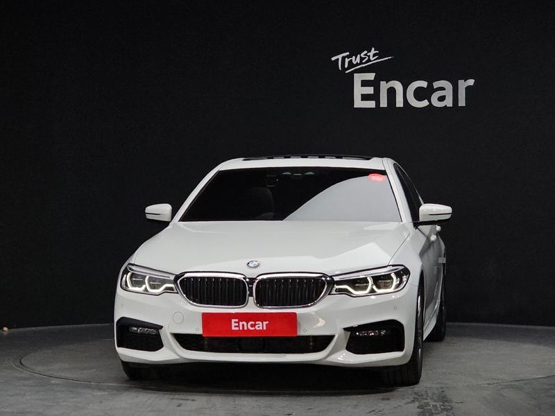 2020 BMW 5 Series 520i M Sport photo 3