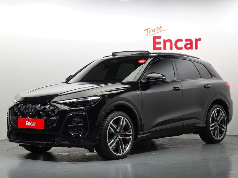 2025 Audi Q5 45 TFSI Quattro S Line Black Ediiton photo 1